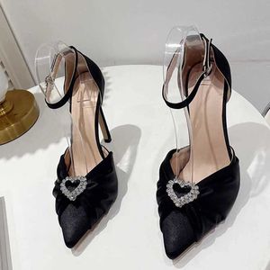 Dress Shoes Liyke 2024 New Fashion Glitter Crystal Heart Shape Buckle Women Pumps Sandals Silk Pointed Toe Stiletto Heels Party Prom H240403FWPM