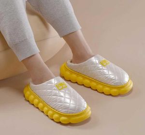 Slippers 2021 Down Water impermeabilizada Women Women Winter Warm Algodão interno Nonmips Ladies Shoes Slipperscouples Shoes7778200