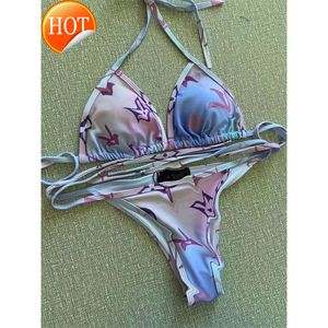 2024 Novo designer de moda atacado moda de banho sexy sexy quente tiedye bikinis maiôs acolchoados push up feminino twopersdowoor ao ar livre viagens de férias banhos de férias