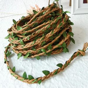 Fiori decorativi marrone rattan false foglie di corda illenga miscelata confezionamento decorazioni del tubo avvolto in verde.