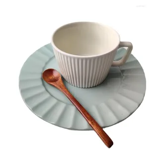 Tassen Europäische Vintage Kaffeetasse Set Keramik kreativ kleine einfache moderne Teekannen Teebassen Nordische Wasserflasche Tasse Jogo de xicaras C.