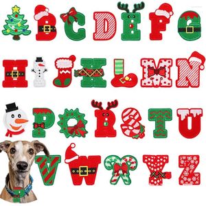 犬のアパレル50pcsクリスマスペットボウタイスライディングカラーアクセサリーかわいい26文字犬用スモールボウタイ