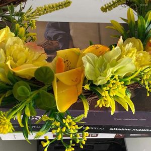 Dekorative Blumen Kranz Dekor Realistische Frühlingskünstlernblume mit natürlichen Rattan Design reichhaltiges Farbsimulationswand oder Fenster für a