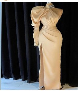 2023 Meerjungfrau Prom Kleider für Frauen hohe Nacken -Satinfalten drapierte Perlenkristalle Eine Schulter Langschläfte SPEKT -SETTE PARTY -Kleid 2325760
