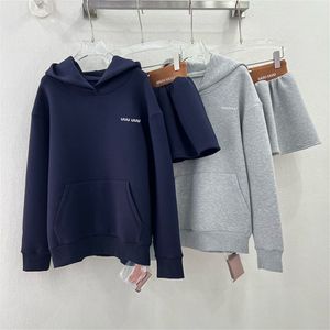 Huva kvinnor jumper toppar kjol set bokstäver grå marinblå tröjor kjol dräkter lyx designer casual tröjor hoppare