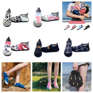 الأحذية الرياضية Gai Sandal Men Women Wading Shoe Barefoot Swimming Sport Shoes Outdoors Beaches Sandal Beain Creek Size 35-46 Eur 35-46