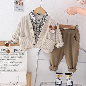 Kläduppsättningar Småbarnsutrustning Set 2024 Spring Baby Boy Clothes Korea Style Casual Cardigan Coats Shirts Pants 3st Kids Boys Suit