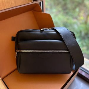 Designer Outdoor Messenger Bag Mens Classic Leather Shoulder bags sleek design Travel Cross Body Black White Luxury Brand Handbag Purse