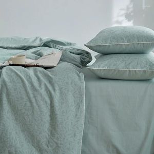 Bedding Define um algodão lavado de algodão lavado Flores brancas folhas Padrão Tampa de edredão super macia respirável zíper lenço de lençóis travesseiros