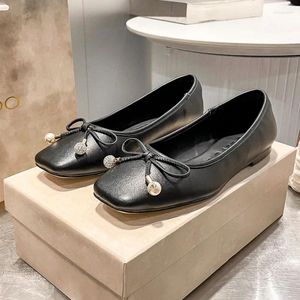 Casual Shoes 2024 Spring/Autumn White Solid Round Toe Loafers Women Slip-On Pearl Metal Decoration Sexy Party Flat