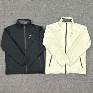 Giacche di design per uomo giacca la lettera di moda ricami graphic rushuit casual collar anorth waterroof storm giacca a due colori