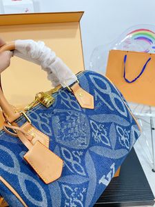 Designer de alta qualidade Bolsa feminina Versátil clássico A mais recente bolsa de ombro de moda de jeans de grande capacidade com uma caixa de presente de embalagem requintada