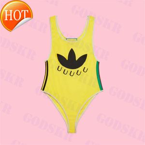 2024 neuer Modedesigner Großhandel Womens Womens Swimwear Sexy gelbe Bikini Womens One -Stück Trendy Streifen Badeanzug Sommer Beach Damen Badeanzug