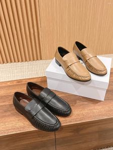 Sıradan Ayakkabı Loafers Kadın Lüks 2024 Düz Sole Retro İngiliz Küçük İnek Deri Deri Yuvarlak Toe Kolej Tarzı