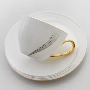 Fincan Saucers Mini Art Royal Bone China Clear Cup ve Saucer Çevre Dostu Yeniden Kullanılabilir Kahve Kupa Basit Hediyeler Taza Ceramica Home Decore EC50BD