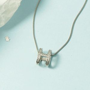 Koreanische Version Minimalistische und personalisierte H-Letter-Halskette, beliebt in den Internetfrauen, kurzer Brief, Collarbone-Kette als Geschenk für Freundin