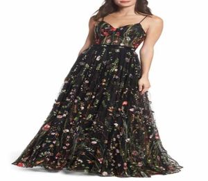 Spitzen -Abschlussballkleid Spaghetti -Gurte Sweep -Zug sexy schiere Mädchen Prom Abend Kleid 2018 Neue Kollektion Prom Kleider 9324400