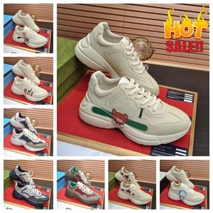 2024 Ny topp lyxig designer rhyton skor multicolor gicci sneakers män kvinnor tränare vintage chaussures plattform sneaker jordgubbe mus munsko