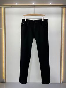 23 Autumn New Men's Designer Jeans GUUCC1921 Brev broderad svart katt lyxiga svarta jeans super anpassade mäns casual byxor