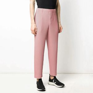 Miyake veckad rosa mens klassiska byxor kostar avslappnad hög midja blyertsdesigner byxor kläder 240326