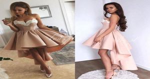 2018 Vintage Cheap Women Cocktail Dresses Sweetheart Party Dress High Low Long Längd Vit spetsapplikationer Blush Pink Satin Homecoming 9316827