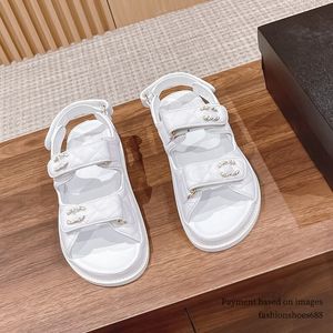 Luxus-Designer-Hakenschleife Sandalen Damen Sommer Flach 2024 Neues C Leder Vielseitige Sport im Freien Mode Roman One Line Schnalle Damen Schuhe Größen 35-42+Box