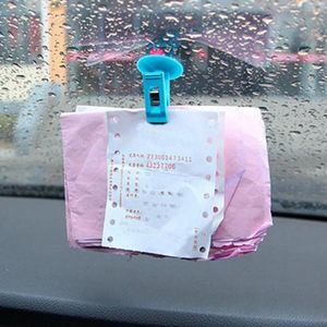 Ganci Plastica Porta della tenda per doccia Clip antivento con una mano di aspirazione Prevenire il finestrino dell'auto che spruzza l'acqua