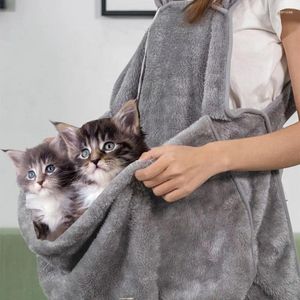 Cat Carriers 2024 Holder Carrier Apron Soft Coral Velvet Pet Sleeping Chest With Pocket Hands Free Bag för att hålla valparen kattunge