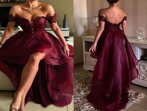 Sexig 2017 Burgogne Lace och Organza High Low Prom -klänningar billiga från axeln rygglösa formella festklänningar Custom Made China EN26375006