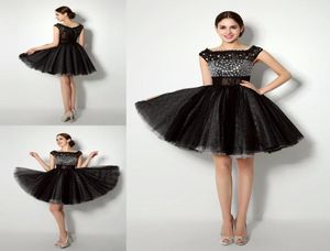 Billig kurze süße 16 Kleider in Stock Spitze Homecoming Kleid Strass -Perlen -Kappe Ärmel Junioren Prom Partykleider 8. Klasse Gradua2371995