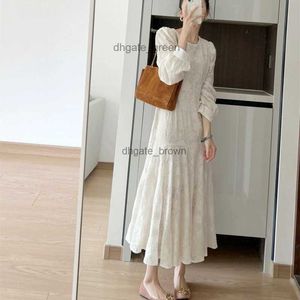 Temperamento in stile delicato francese Sociate Delming Off Cotail Scala lunga Spring New Style Style Style White Lace Dress