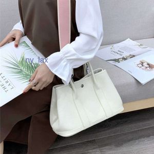 2024 Handbag Fashion Design minimalista di lusso Delicate Garden Party Bag Famiglia in pelle di lavoro WOMENS GRANDE AGGIUNTI