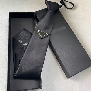 Högkvalitativa kvinnor Pra -slipsar Mens Designer Neck Tie Side Slyckor Luxury Business Men Silk Ties Party Wedding Neckwear Cravate Cravattino Krawatte Chokers