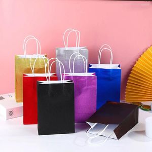Present Wrap 10st Creative Bright Flash Portable Bag White Kraft Paper Stor kapacitet Färgglada förpackning Shopping