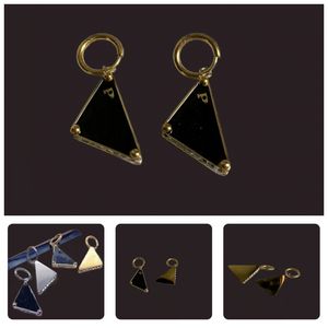 Simple designer gioielli Triangolo Triangolo Symbole Lettera d'argento Orecchini di design lussuoso per donna Oorbellen Elite Leisure Resplendent ZL205 H4