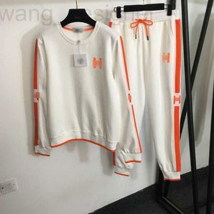 Kvinnors spårdräkter Designer 2024 Ny Spring Casual Set Letter Sticker Lång ärm Pullover -tröja+Elastiska midjebyxor Zel5