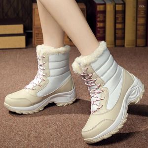 Sapatos de botas para mulheres plataforma de inverno impermeável 2024 Couro de neve plana com coxa alta feminina conforto feminino