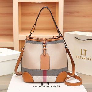 Stylowa luksusowa torba na paski wysokiej klasy Trendy Women Nowe popularne w Internecie Wzór w kratę dużą pojemność wszechstronne stylowe ręczne crossbody