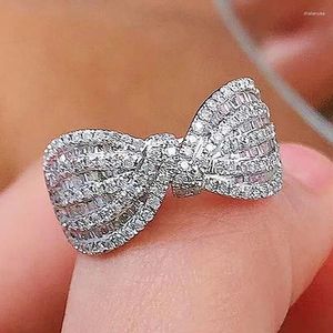 Pierścionki ślubne Huitan Fancy Bow Pierścień z olśniewającym CZ Silver Color Women Finger-Ring Ly Zaprojektowane zespoły Oświadczenie Akcesoria Biżuteria