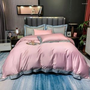 Bettwäsche Sets luxuriöser rosa Feste Farbe Satin ägyptischer Baumwoll hohl Spitze Bastel Set Bettbedeckungsbett Wäsche ausgestattet Blechkissenschiffe