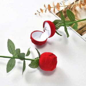 Geschenkverpackung Valentinstag Rosenkopf mit Zweigringkasten exquisit