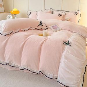 Bedding Sets Style Korean Princess com Black Bow Lace Ruffles Pleat Velvet Fleece Conjunto de tecido de luxo de plugue de tecido de lençol de lençóis