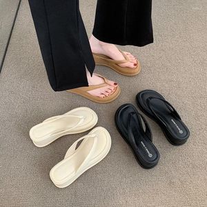 Slippers Rubber Flip Flops Beach Shoes Women Summer Slides с низкой платформой Pantofle на клине Hawaiian Sabot Soft 2024 PU Rome SCA