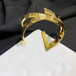 Designer Jóias Designer Bangle Wide Aberto Europa Europa Bracelets de manguito de ouro America estilo moda feminino pulseira banhada aço inoxidável amantes de casamento jóias
