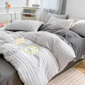 Yatak takımları 150/180/200cm gri basit şerit fırçalanmış yatak tabakası yorgan yastık kılıfı dört parçalı bahar sonbahar seti m046-3