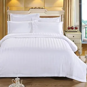 Sängkläder sätter J Pure White Stripes El Set Polyester Tyg Bed Linen Däcke Cover Plat Sheet Pillow Cases 3/4pcs Bedclothes