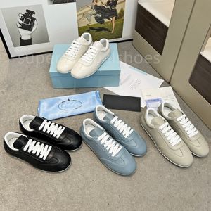 Designer skor kvinnor löpare tränare läder sneakers läder platt tränare svart vit snörning casual skor med låda storlek 35-41