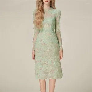 Sukienki codzienne projektant mody zielona siatkowa cekinowa haftowa sukienka kwiatowa wiosna elegancka elegancka damska impreza wieczorna z długim rękawem midi j064