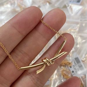 Designermarke Gold Knotted Halskette T Seil Womens Plattierte 1,0 mi Gold Valley kranke Kranke der gleichen Anhänger Schlüsselbeinkette