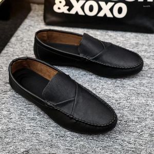 Scarpe casual maschi primaverili in pelle caotica coreana versione 2024 sola morbida per zapatillas de hombre chaussure hommes